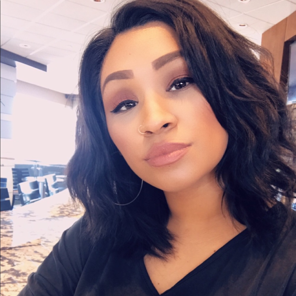 Meet your Posher, Dominique